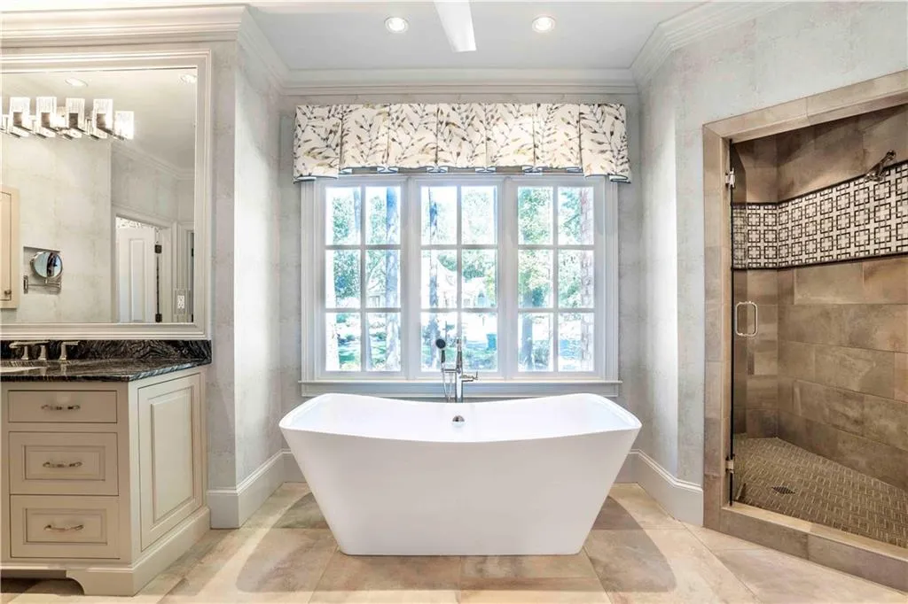 630 Regency Forest Court, Atlanta, Georgia 30342, 5 Bedrooms Bedrooms, ,4 BathroomsBathrooms,Residential,Sold,630 Regency Forest Court,6946600