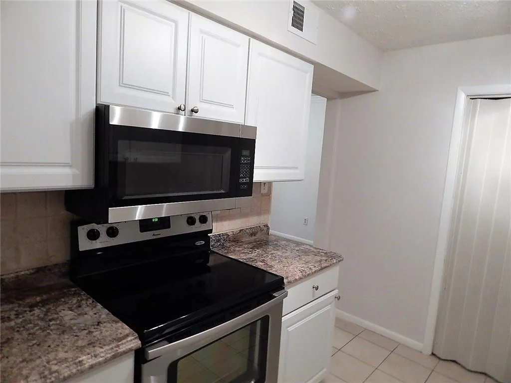 5155 Roswell Road Unit 2, Sandy Springs, Georgia 30342, 1 Bedroom Bedrooms, ,1 BathroomBathrooms,Residential,Sold,5155 Roswell Road Unit 2,5838789