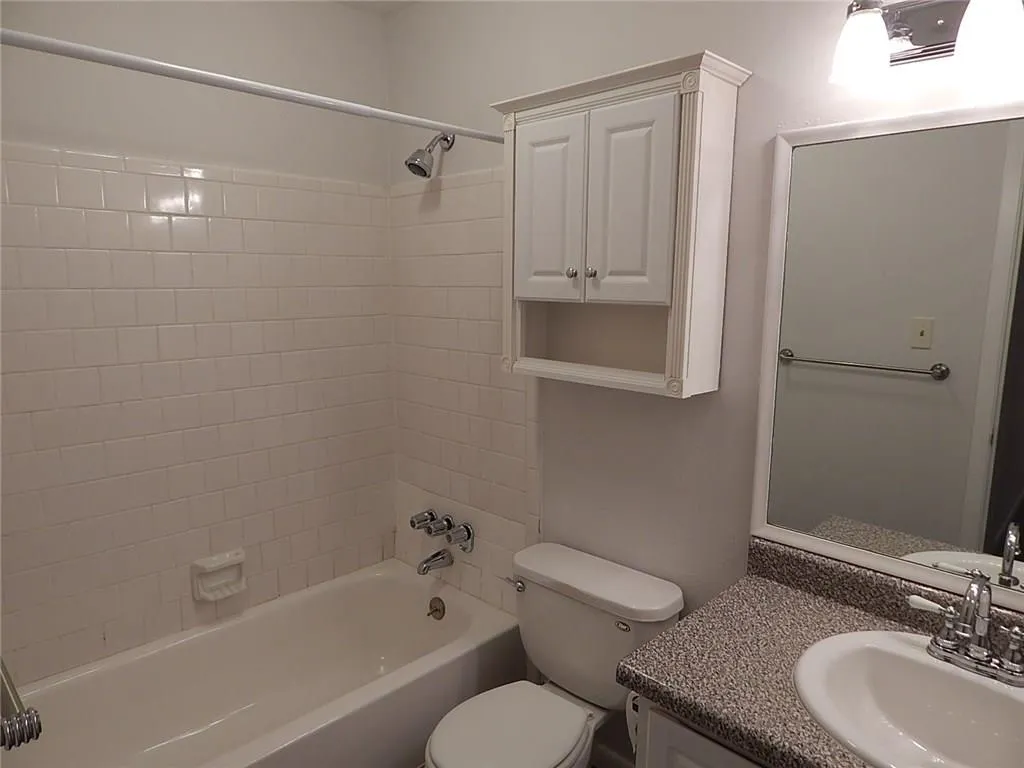 5155 Roswell Road Unit 2, Sandy Springs, Georgia 30342, 1 Bedroom Bedrooms, ,1 BathroomBathrooms,Residential,Sold,5155 Roswell Road Unit 2,5838789