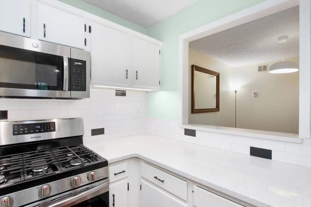 410 Woodcliff Drive, Sandy Springs, Georgia 30350, 2 Bedrooms Bedrooms, ,1 BathroomBathrooms,Residential,Sold,410 Woodcliff Drive,7413645
