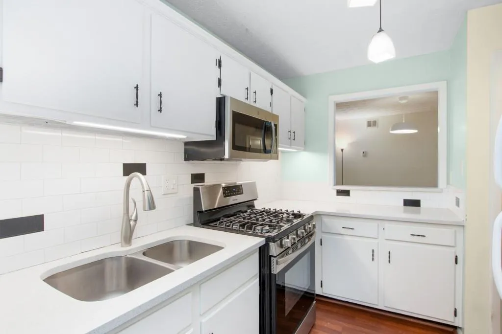 410 Woodcliff Drive, Sandy Springs, Georgia 30350, 2 Bedrooms Bedrooms, ,1 BathroomBathrooms,Residential,Sold,410 Woodcliff Drive,7413645