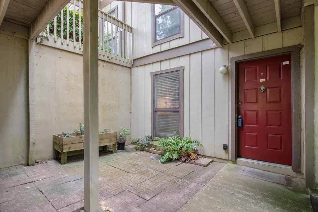410 Woodcliff Drive, Sandy Springs, Georgia 30350, 2 Bedrooms Bedrooms, ,1 BathroomBathrooms,Residential,Sold,410 Woodcliff Drive,7413645