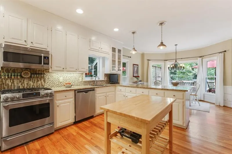 520 Cambridge Way, Sandy Springs, Georgia 30328, 4 Bedrooms Bedrooms, ,2 BathroomsBathrooms,Residential,Sold,520 Cambridge Way,6506307