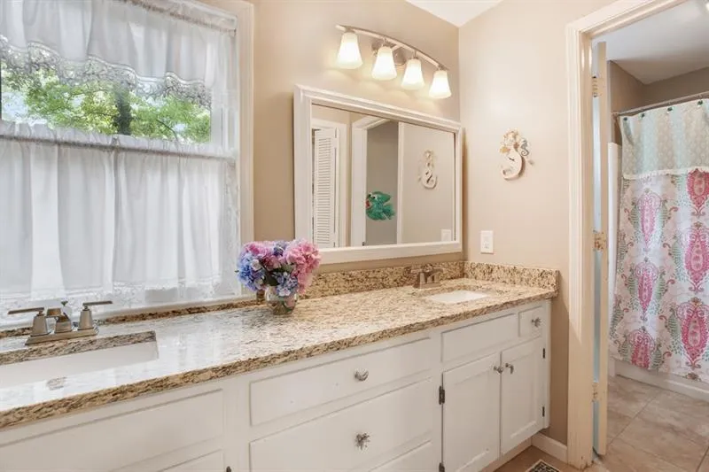 520 Cambridge Way, Sandy Springs, Georgia 30328, 4 Bedrooms Bedrooms, ,2 BathroomsBathrooms,Residential,Sold,520 Cambridge Way,6506307