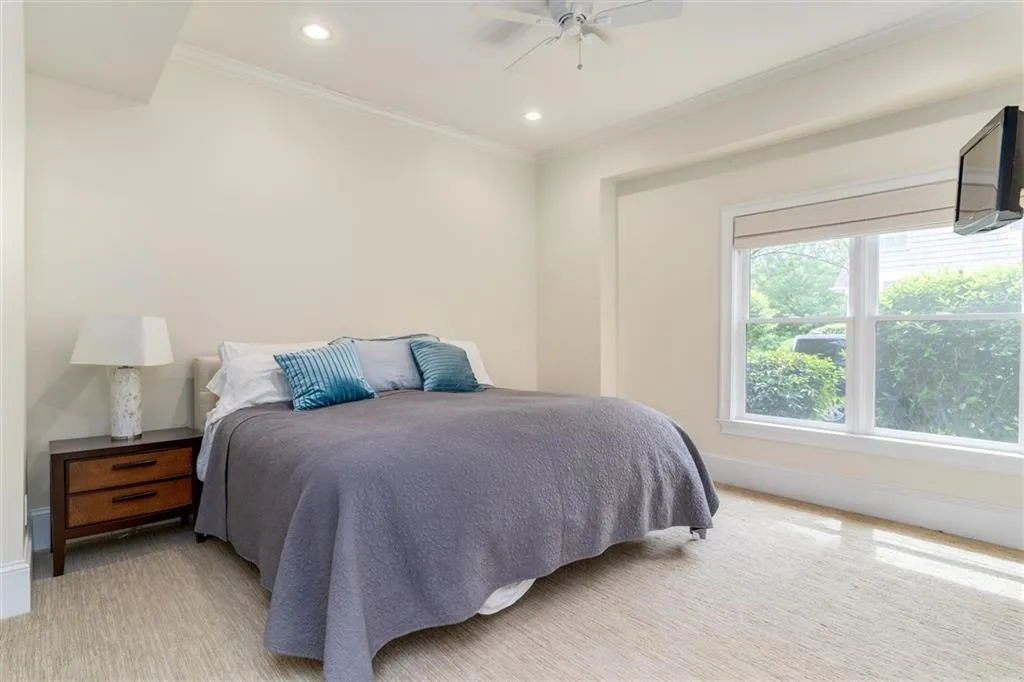 730 Lake Summit Drive, Sandy Springs, Georgia 30342, 5 Bedrooms Bedrooms, ,4 BathroomsBathrooms,Residential,Sold,730 Lake Summit Drive,6599902