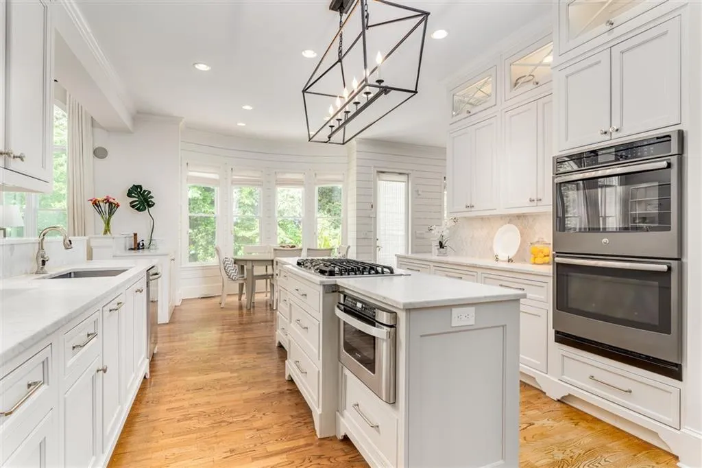 730 Lake Summit Drive, Sandy Springs, Georgia 30342, 5 Bedrooms Bedrooms, ,4 BathroomsBathrooms,Residential,Sold,730 Lake Summit Drive,6599902