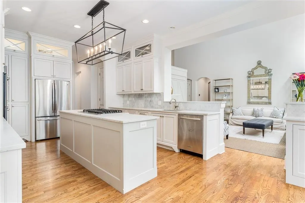 730 Lake Summit Drive, Sandy Springs, Georgia 30342, 5 Bedrooms Bedrooms, ,4 BathroomsBathrooms,Residential,Sold,730 Lake Summit Drive,6599902