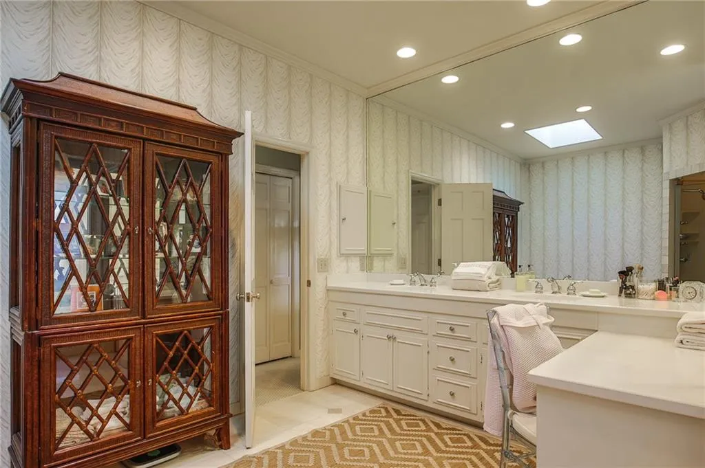 220 Cliff Overlook, Sandy Springs, Georgia 30350, 4 Bedrooms Bedrooms, ,3 BathroomsBathrooms,Residential,Sold,220 Cliff Overlook,5972748