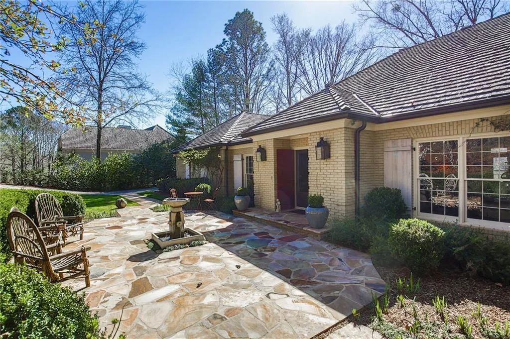 220 Cliff Overlook, Sandy Springs, Georgia 30350, 4 Bedrooms Bedrooms, ,3 BathroomsBathrooms,Residential,Sold,220 Cliff Overlook,5972748