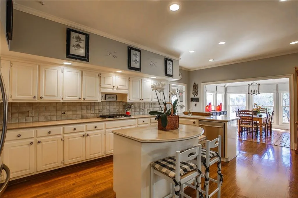220 Cliff Overlook, Sandy Springs, Georgia 30350, 4 Bedrooms Bedrooms, ,3 BathroomsBathrooms,Residential,Sold,220 Cliff Overlook,5972748