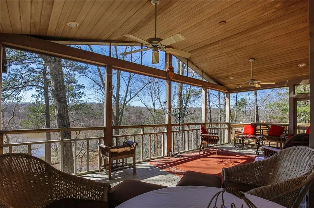 220 Cliff Overlook, Sandy Springs, Georgia 30350, 4 Bedrooms Bedrooms, ,3 BathroomsBathrooms,Residential,Sold,220 Cliff Overlook,5972748