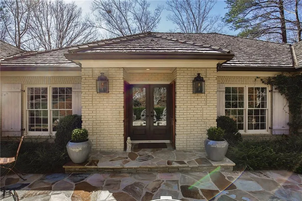 220 Cliff Overlook, Sandy Springs, Georgia 30350, 4 Bedrooms Bedrooms, ,3 BathroomsBathrooms,Residential,Sold,220 Cliff Overlook,5972748