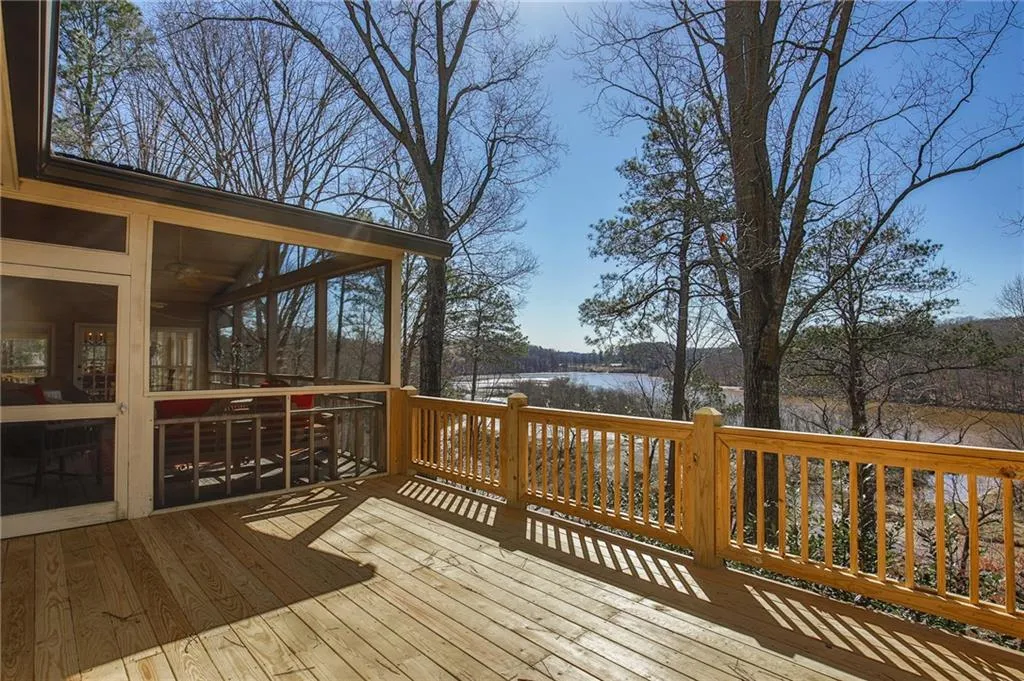 220 Cliff Overlook, Sandy Springs, Georgia 30350, 4 Bedrooms Bedrooms, ,3 BathroomsBathrooms,Residential,Sold,220 Cliff Overlook,5972748