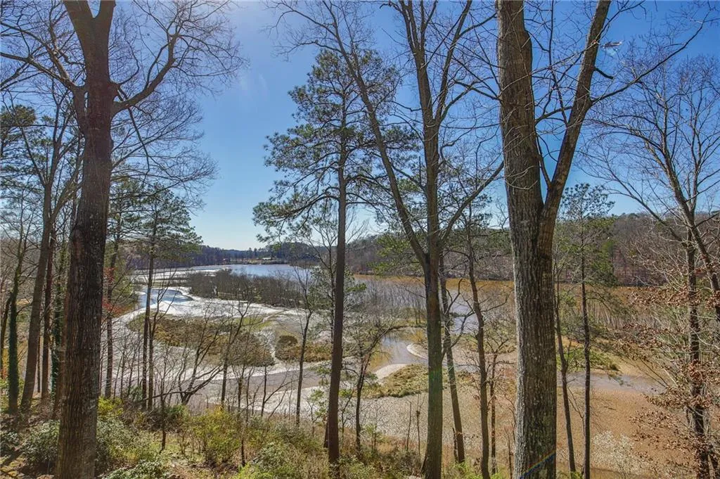 220 Cliff Overlook, Sandy Springs, Georgia 30350, 4 Bedrooms Bedrooms, ,3 BathroomsBathrooms,Residential,Sold,220 Cliff Overlook,5972748