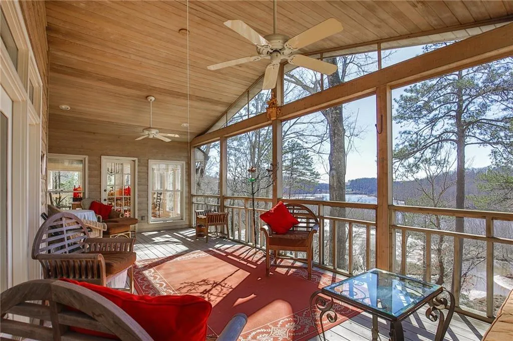 220 Cliff Overlook, Sandy Springs, Georgia 30350, 4 Bedrooms Bedrooms, ,3 BathroomsBathrooms,Residential,Sold,220 Cliff Overlook,5972748
