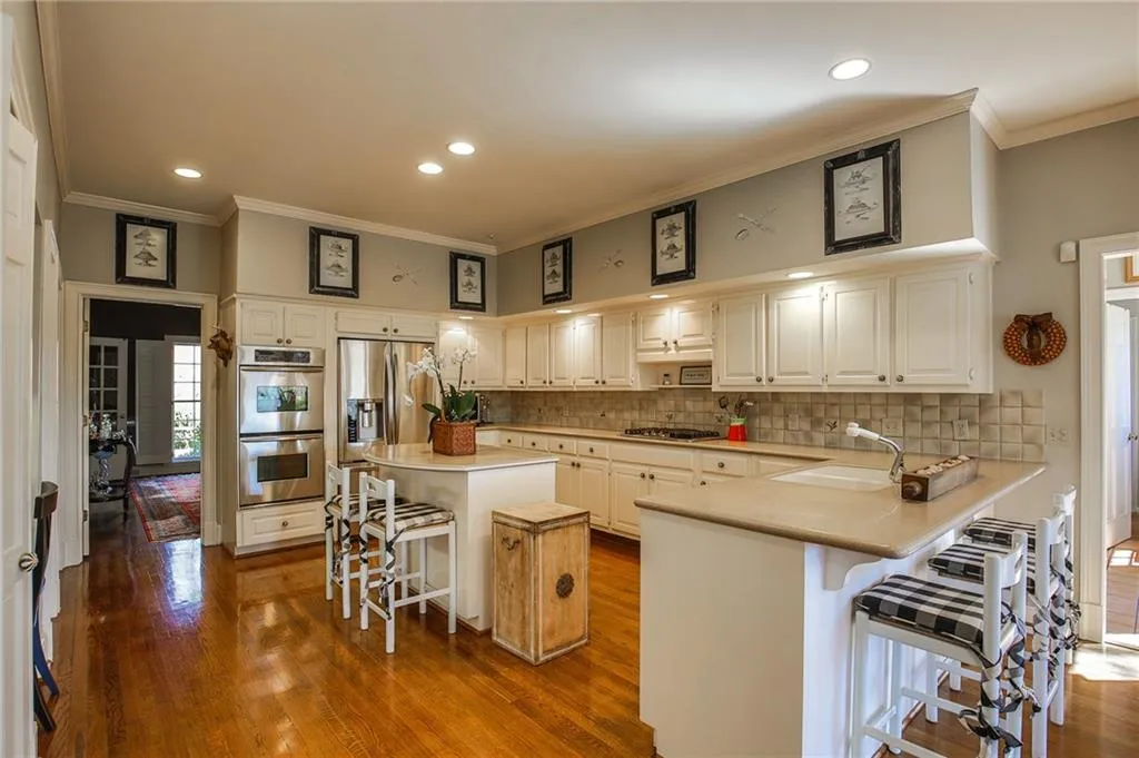 220 Cliff Overlook, Sandy Springs, Georgia 30350, 4 Bedrooms Bedrooms, ,3 BathroomsBathrooms,Residential,Sold,220 Cliff Overlook,5972748