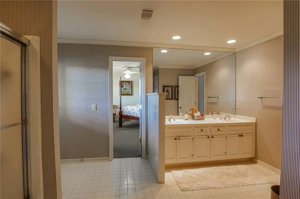 220 Cliff Overlook, Sandy Springs, Georgia 30350, 4 Bedrooms Bedrooms, ,3 BathroomsBathrooms,Residential,Sold,220 Cliff Overlook,5972748