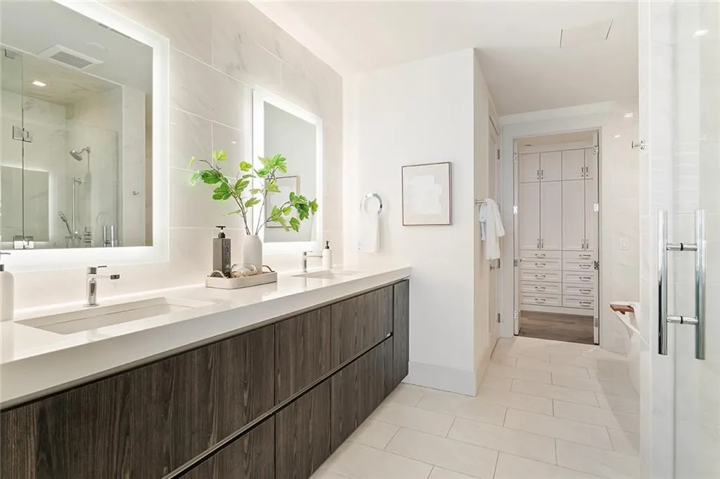 3107 Peachtree Road Ne Unit 1101, Atlanta, Georgia 30305, 3 Bedrooms Bedrooms, ,3 BathroomsBathrooms,Residential,For Sale,3107 Peachtree Road Ne Unit 1101,7658339