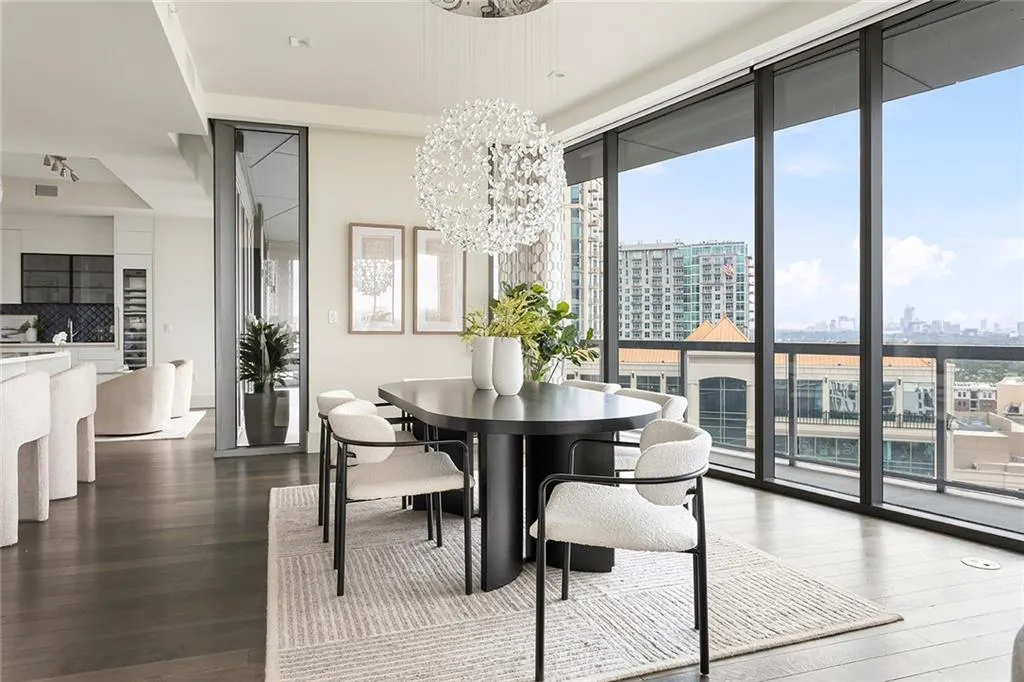 3107 Peachtree Road Ne Unit 1101, Atlanta, Georgia 30305, 3 Bedrooms Bedrooms, ,3 BathroomsBathrooms,Residential,For Sale,3107 Peachtree Road Ne Unit 1101,7658339