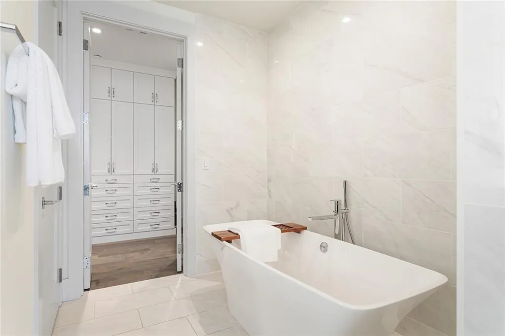 3107 Peachtree Road Ne Unit 1101, Atlanta, Georgia 30305, 3 Bedrooms Bedrooms, ,3 BathroomsBathrooms,Residential,For Sale,3107 Peachtree Road Ne Unit 1101,7658339