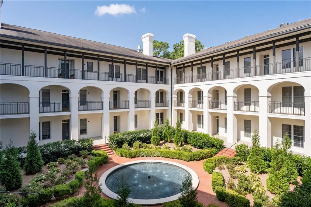 3101 Howell Mill Road Nw Unit 206, Atlanta, Georgia 30327, 2 Bedrooms Bedrooms, ,2 BathroomsBathrooms,Residential,Sold,3101 Howell Mill Road Nw Unit 206,7509527