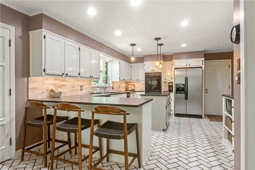 135 Classic Cove, Sandy Springs, Georgia 30350, 5 Bedrooms Bedrooms, ,3 BathroomsBathrooms,Residential,Sold,135 Classic Cove,7031757