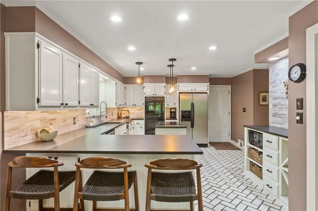 135 Classic Cove, Sandy Springs, Georgia 30350, 5 Bedrooms Bedrooms, ,3 BathroomsBathrooms,Residential,Sold,135 Classic Cove,7031757