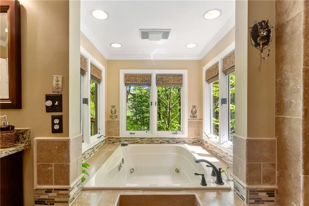 135 Classic Cove, Sandy Springs, Georgia 30350, 5 Bedrooms Bedrooms, ,3 BathroomsBathrooms,Residential,Sold,135 Classic Cove,7031757