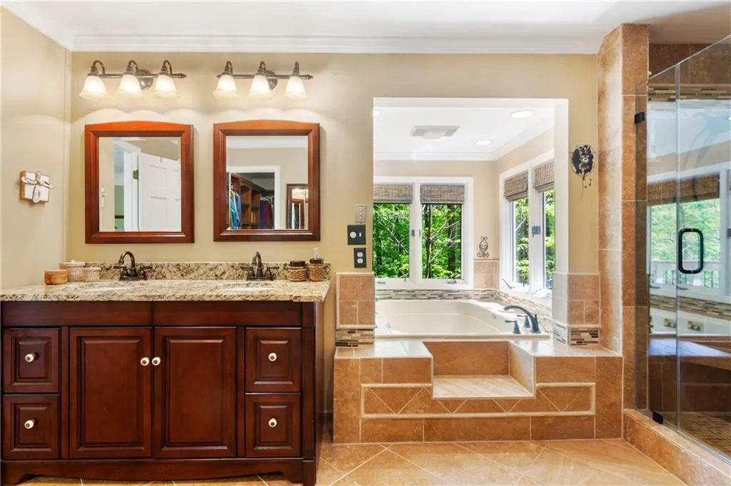 135 Classic Cove, Sandy Springs, Georgia 30350, 5 Bedrooms Bedrooms, ,3 BathroomsBathrooms,Residential,Sold,135 Classic Cove,7031757