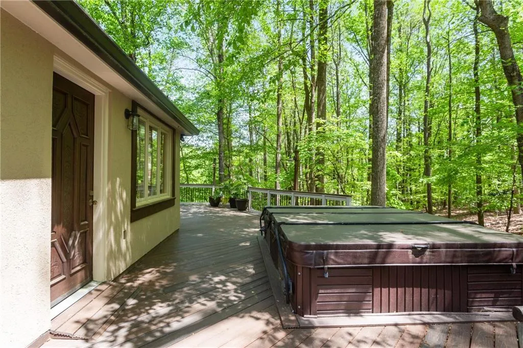 135 Classic Cove, Sandy Springs, Georgia 30350, 5 Bedrooms Bedrooms, ,3 BathroomsBathrooms,Residential,Sold,135 Classic Cove,7031757