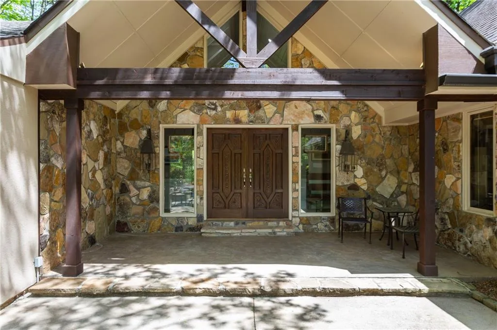 135 Classic Cove, Sandy Springs, Georgia 30350, 5 Bedrooms Bedrooms, ,3 BathroomsBathrooms,Residential,Sold,135 Classic Cove,7031757