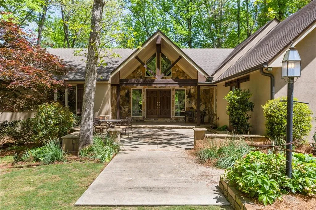 135 Classic Cove, Sandy Springs, Georgia 30350, 5 Bedrooms Bedrooms, ,3 BathroomsBathrooms,Residential,Sold,135 Classic Cove,7031757