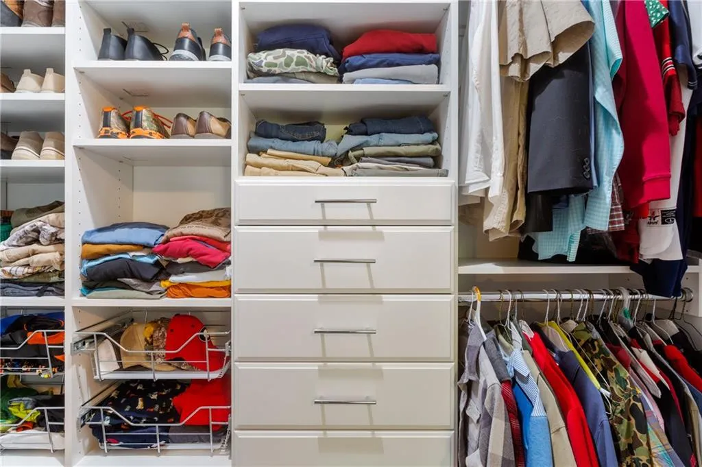 135 Classic Cove, Sandy Springs, Georgia 30350, 5 Bedrooms Bedrooms, ,3 BathroomsBathrooms,Residential,Sold,135 Classic Cove,7031757