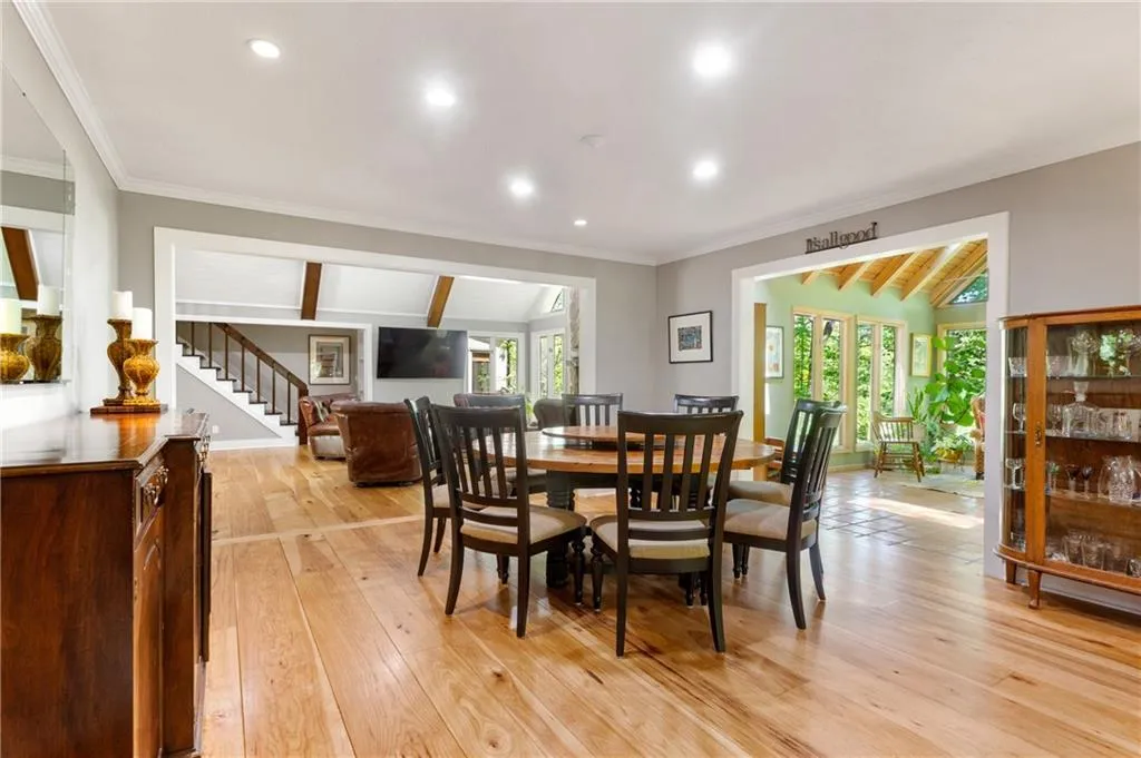 135 Classic Cove, Sandy Springs, Georgia 30350, 5 Bedrooms Bedrooms, ,3 BathroomsBathrooms,Residential,Sold,135 Classic Cove,7031757