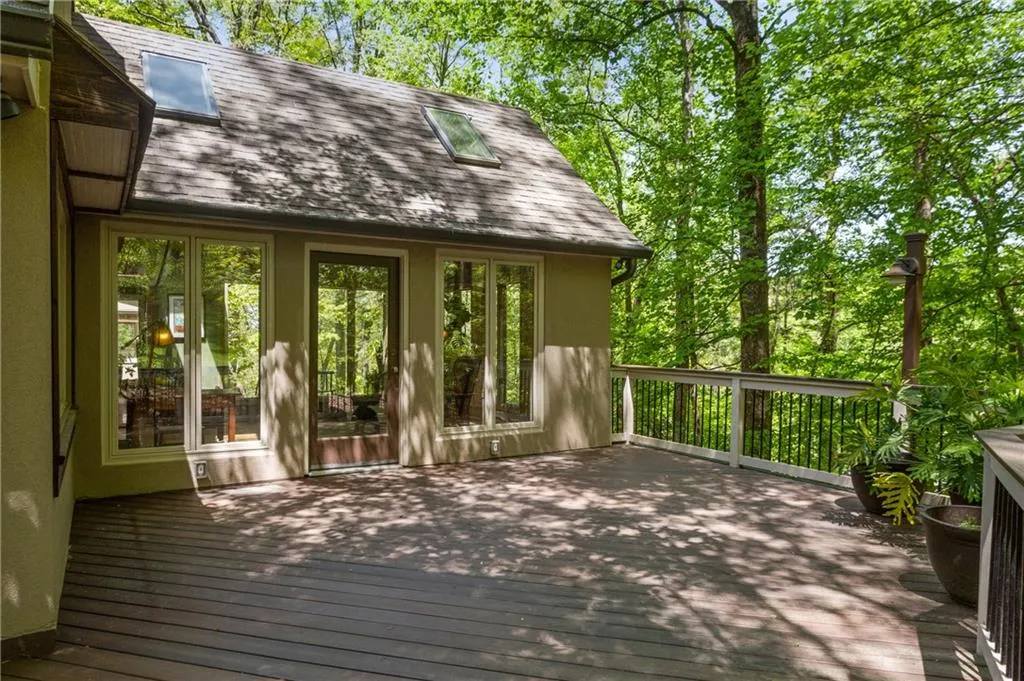 135 Classic Cove, Sandy Springs, Georgia 30350, 5 Bedrooms Bedrooms, ,3 BathroomsBathrooms,Residential,Sold,135 Classic Cove,7031757