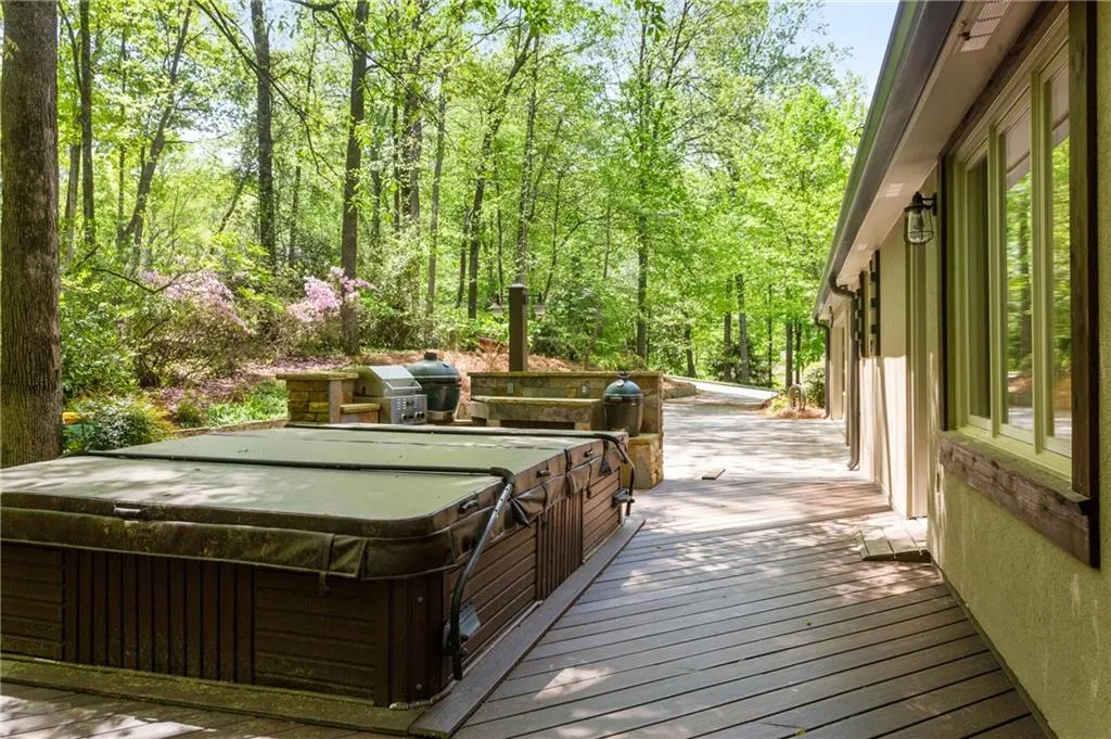 135 Classic Cove, Sandy Springs, Georgia 30350, 5 Bedrooms Bedrooms, ,3 BathroomsBathrooms,Residential,Sold,135 Classic Cove,7031757