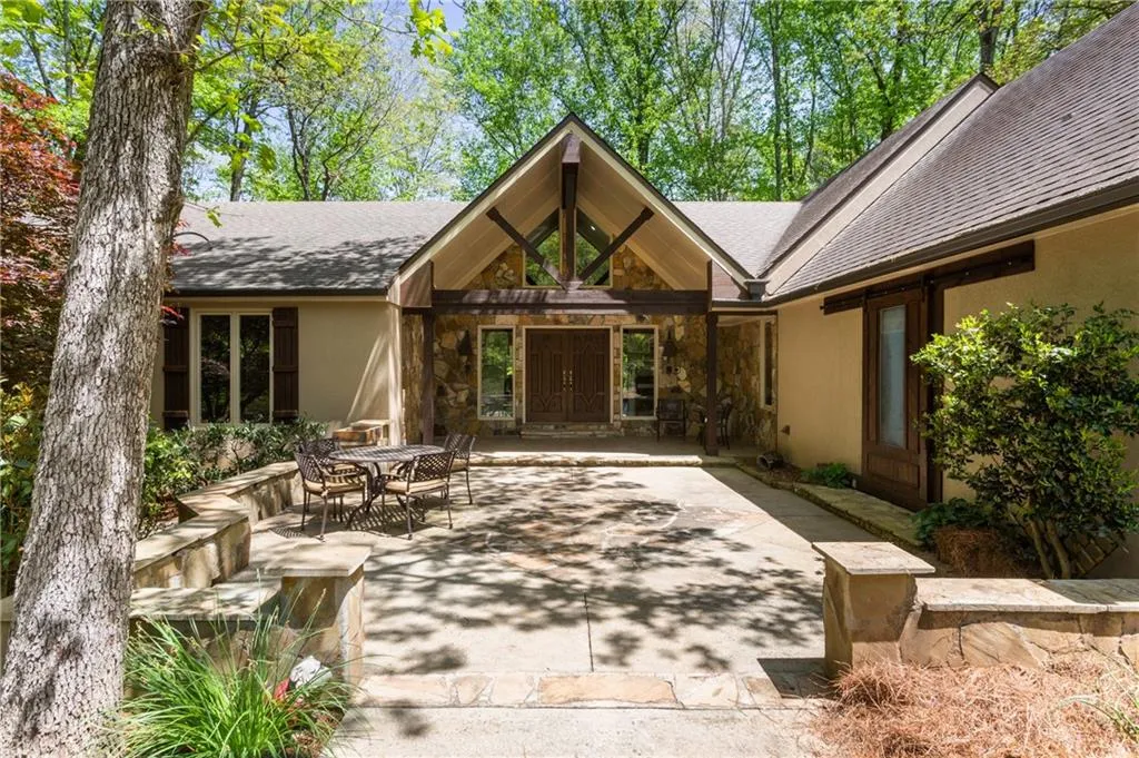 135 Classic Cove, Sandy Springs, Georgia 30350, 5 Bedrooms Bedrooms, ,3 BathroomsBathrooms,Residential,Sold,135 Classic Cove,7031757