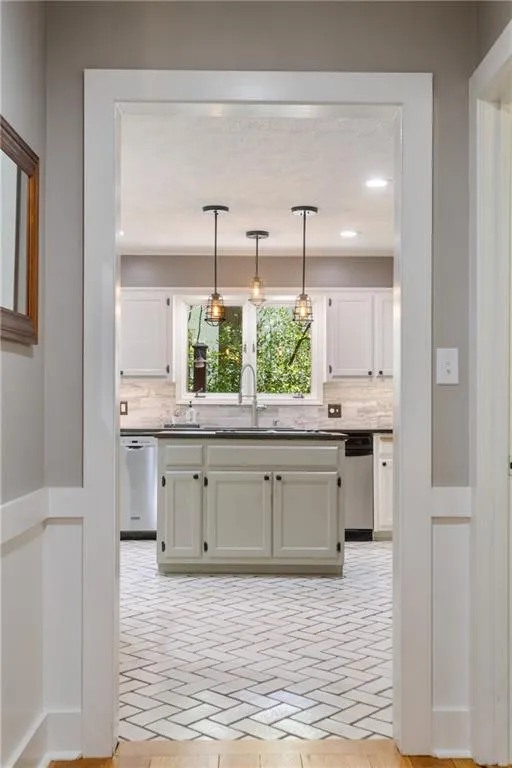 135 Classic Cove, Sandy Springs, Georgia 30350, 5 Bedrooms Bedrooms, ,3 BathroomsBathrooms,Residential,Sold,135 Classic Cove,7031757