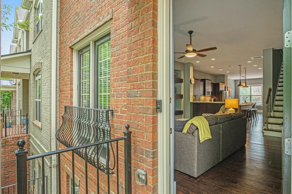 459 Alderwood Street, Sandy Springs, Georgia 30328, 3 Bedrooms Bedrooms, ,3 BathroomsBathrooms,Residential,Sold,459 Alderwood Street,6879144