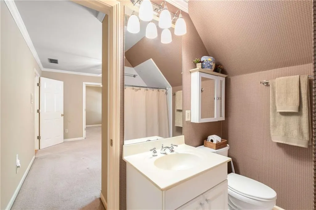 2 bedrooms share a Jack and Jill bath