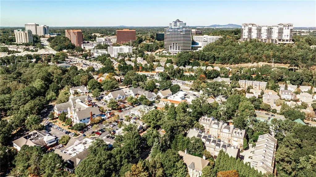 3338 Paces Ferry Avenue Se, Atlanta, Georgia 30339, 4 Bedrooms Bedrooms, ,4 BathroomsBathrooms,Residential,For Sale,3338 Paces Ferry Avenue Se,7665252