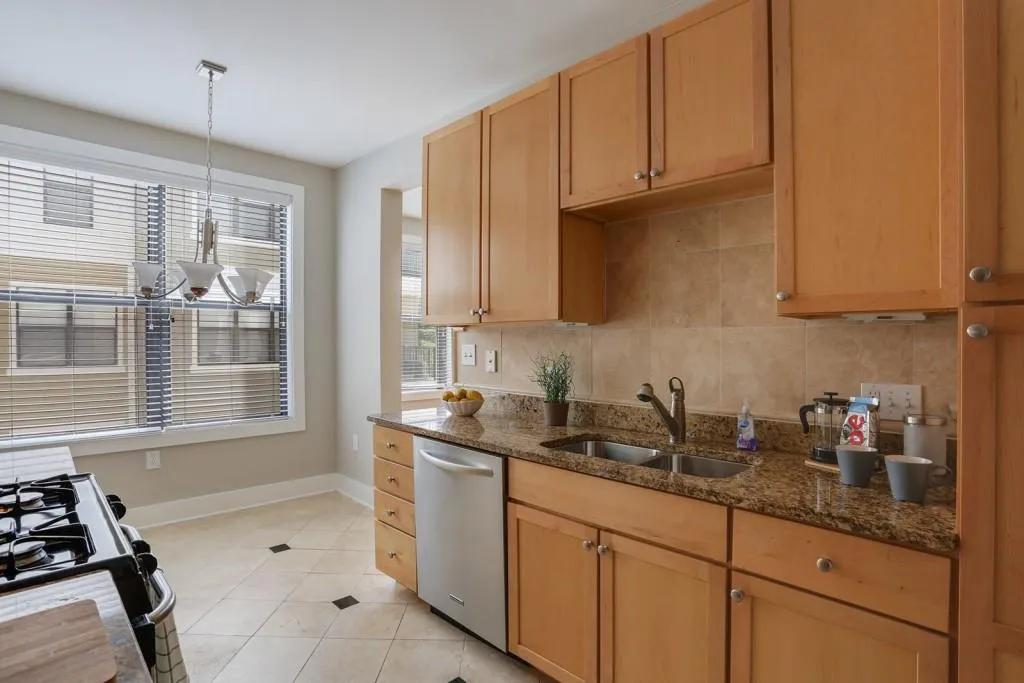 799 Hammond Drive Unit 302, Sandy Springs, Georgia 30328, 2 Bedrooms Bedrooms, ,2 BathroomsBathrooms,Residential,Sold,799 Hammond Drive Unit 302,5718069