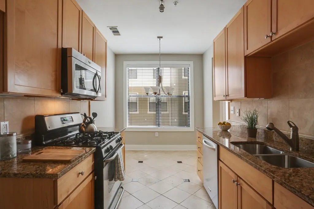 799 Hammond Drive Unit 302, Sandy Springs, Georgia 30328, 2 Bedrooms Bedrooms, ,2 BathroomsBathrooms,Residential,Sold,799 Hammond Drive Unit 302,5718069