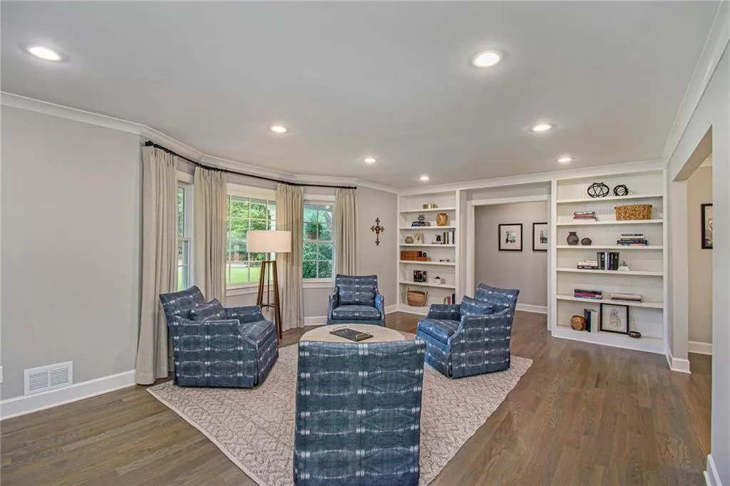 3255 Jett Ferry Court, Sandy Springs, Georgia 30350, 5 Bedrooms Bedrooms, ,4 BathroomsBathrooms,Residential,Sold,3255 Jett Ferry Court,6935896