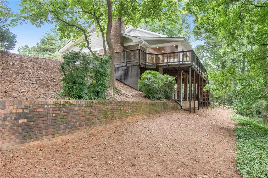 3255 Jett Ferry Court, Sandy Springs, Georgia 30350, 5 Bedrooms Bedrooms, ,4 BathroomsBathrooms,Residential,Sold,3255 Jett Ferry Court,6935896