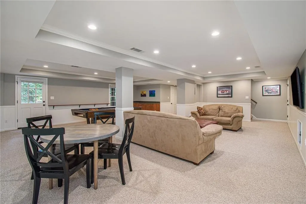 3255 Jett Ferry Court, Sandy Springs, Georgia 30350, 5 Bedrooms Bedrooms, ,4 BathroomsBathrooms,Residential,Sold,3255 Jett Ferry Court,6935896