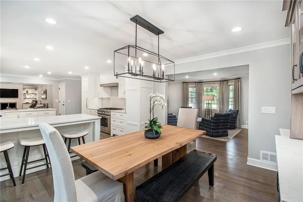 3255 Jett Ferry Court, Sandy Springs, Georgia 30350, 5 Bedrooms Bedrooms, ,4 BathroomsBathrooms,Residential,Sold,3255 Jett Ferry Court,6935896
