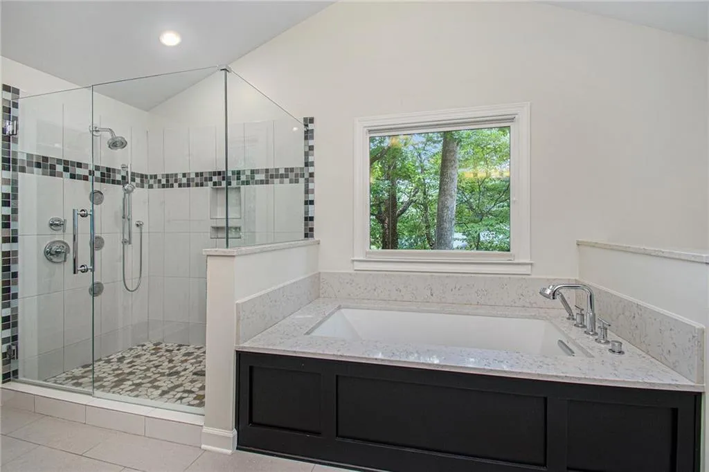 3255 Jett Ferry Court, Sandy Springs, Georgia 30350, 5 Bedrooms Bedrooms, ,4 BathroomsBathrooms,Residential,Sold,3255 Jett Ferry Court,6935896