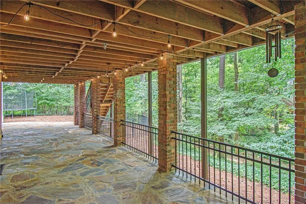 3255 Jett Ferry Court, Sandy Springs, Georgia 30350, 5 Bedrooms Bedrooms, ,4 BathroomsBathrooms,Residential,Sold,3255 Jett Ferry Court,6935896