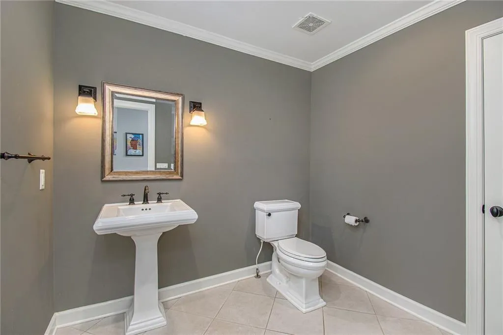3255 Jett Ferry Court, Sandy Springs, Georgia 30350, 5 Bedrooms Bedrooms, ,4 BathroomsBathrooms,Residential,Sold,3255 Jett Ferry Court,6935896